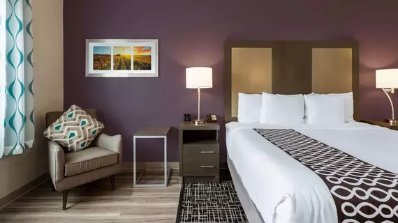 La Quinta Inn & Suites by Wyndham Wichita Airport | Kansas - Wichita (ve civarı) - Viçita