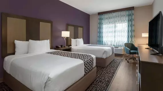 La Quinta Inn & Suites by Wyndham Wichita Airport | Kansas - Wichita (ve civarı) - Viçita