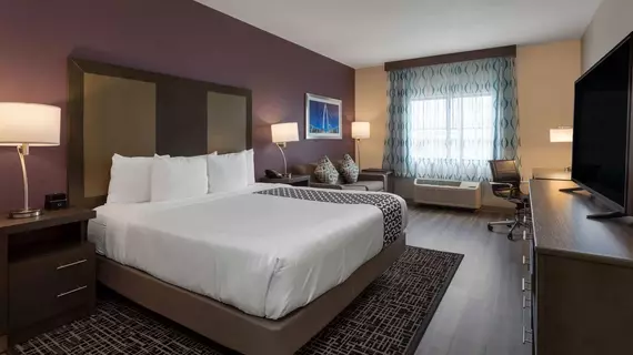 La Quinta Inn & Suites by Wyndham Wichita Airport | Kansas - Wichita (ve civarı) - Viçita