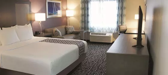 La Quinta Inn & Suites by Wyndham Wichita Airport | Kansas - Wichita (ve civarı) - Viçita