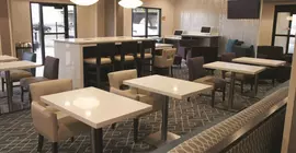 La Quinta Inn & Suites by Wyndham Wichita Airport | Kansas - Wichita (ve civarı) - Viçita