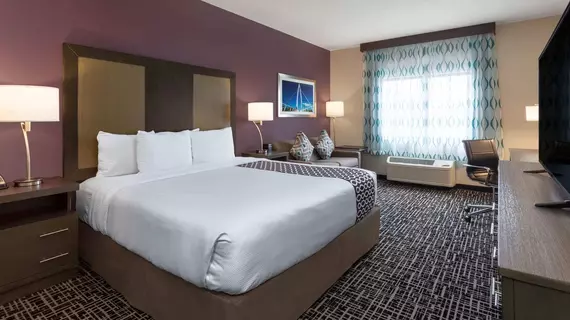 La Quinta Inn & Suites by Wyndham Wichita Airport | Kansas - Wichita (ve civarı) - Viçita