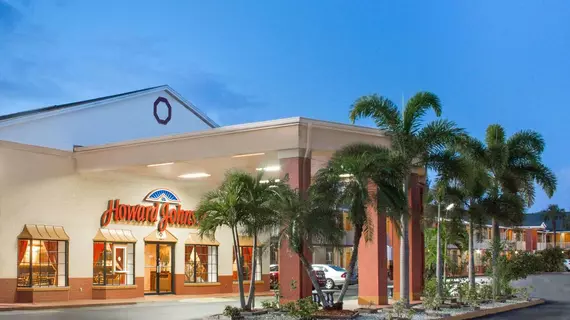 Howard Johnson by Wyndham Ft. Myers FL | Florida - Fort Myers (ve civarı) - Fort Myers