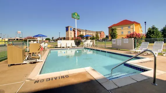 Baymont Inn & Suites Shawnee | Oklahoma - Oklahoma City (ve civarı) - Shawnee