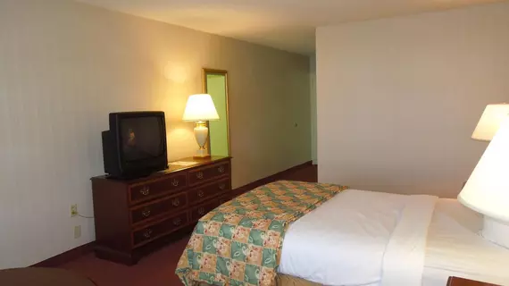 Days Inn & Suites by Wyndham Elyria | Ohio - Cleveland (ve civarı) - Elyria