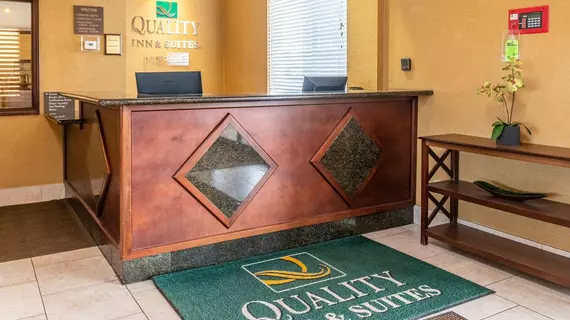 Quality Inn & Suites | Ohio - Summit İlçesi - Akron (ve civarı) - Seville