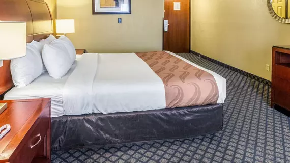 Quality Inn & Suites | Ohio - Summit İlçesi - Akron (ve civarı) - Seville