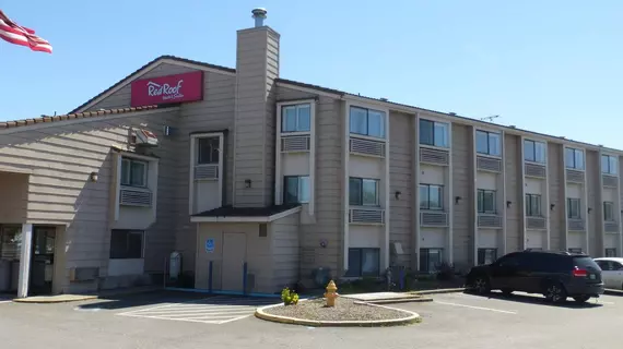 Red Roof Inn & Suites Medford - Airport | Oregon - Medford (ve civarı) - Medford