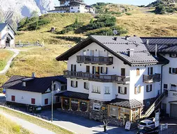 Hotel Alpenrose | Trentino-Alto Adige - Trento İli - Primiero San Martino di Castrozza - Siror