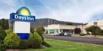 Days Inn by Wyndham Warren