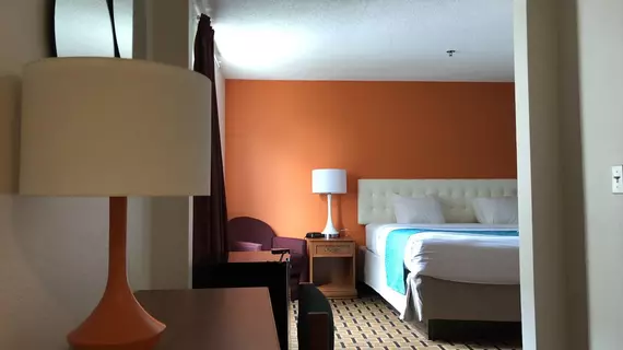 Howard Johnson by Wyndham Airport | Kentucky - Louisville (ve civarı) - Louisville