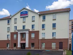 Howard Johnson by Wyndham Airport | Kentucky - Louisville (ve civarı) - Louisville