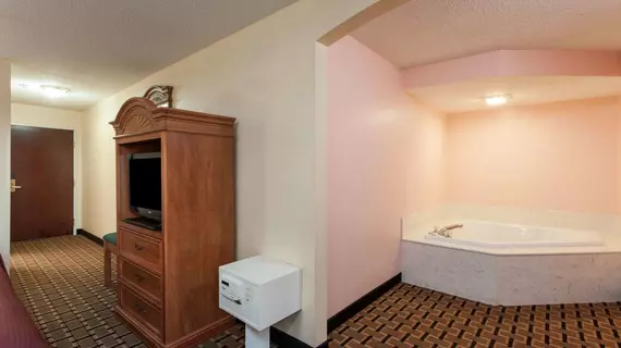 Howard Johnson by Wyndham Airport | Kentucky - Louisville (ve civarı) - Louisville