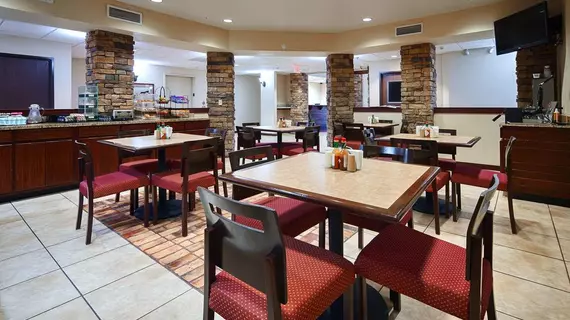 SureStay Plus Hotel by Best Western Coffeyville | Kansas - Independence (ve civarı) - Coffeyville