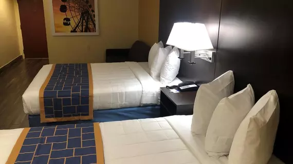 Days Inn & Suites by Wyndham Tampa/Raymond James Stadium | Florida - Tampa (ve civarı) - Tampa