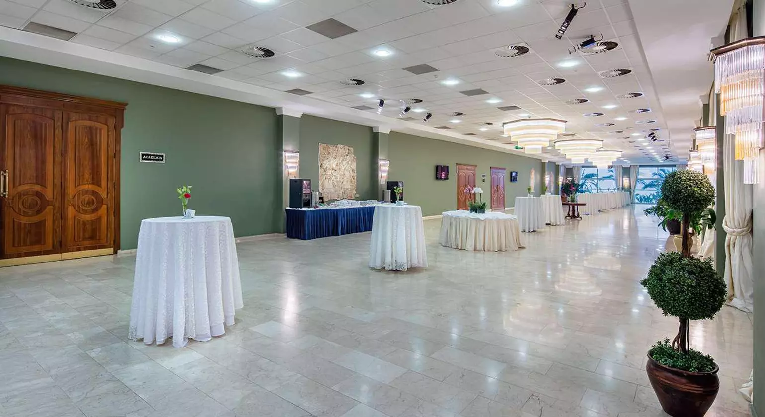 Acapulco Resort Convention Spa Hotel
