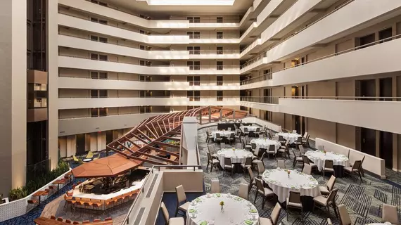 SHERATON SUITES PHILADELPHIA AIRPORT | Pensilvanya - Bucks County - Philadelphia (ve civarı) - Philadelphia