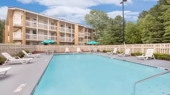 Super 8 by Wyndham Austell/Six Flags | Georgia - Atlanta (ve civarı) - Austell