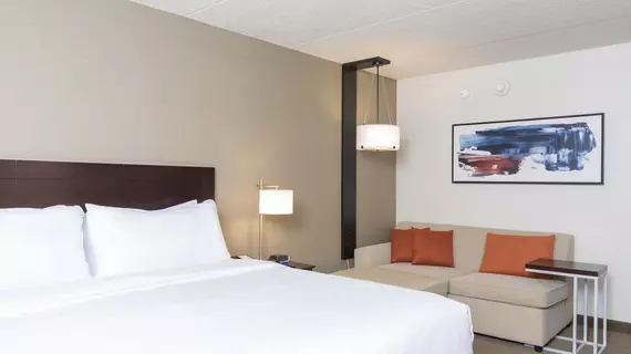 Delta Hotels by Marriott Kalamazoo Conference Center | Michigan - Kalamazoo (ve civarı) - Kalamazoo