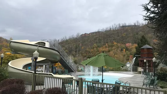 The Appy Lodge | Tennessee - Gatlinburg - Pigeon Forge (ve civarı) - Gatlinburg