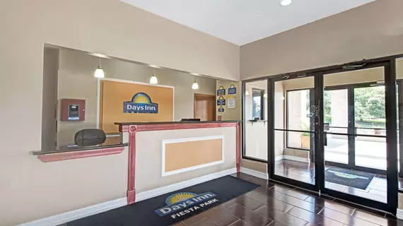 Days Inn by Wyndham San Antonio Near Fiesta Park | Teksas - San Antonio (ve civarı) - San Antonio