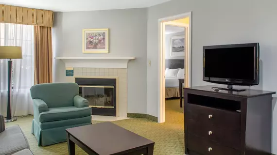 Ramada by Wyndham Shreveport Airport | Louisiana - Bossier Parish - Shreveport (ve civarı) - Shreveport