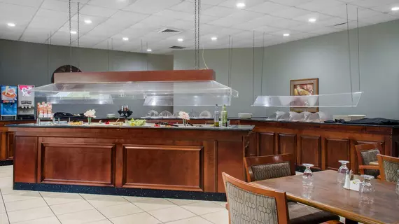 Ramada by Wyndham Shreveport Airport | Louisiana - Bossier Parish - Shreveport (ve civarı) - Shreveport