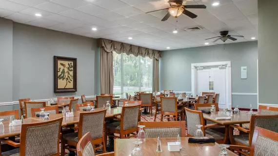 Ramada by Wyndham Shreveport Airport | Louisiana - Bossier Parish - Shreveport (ve civarı) - Shreveport