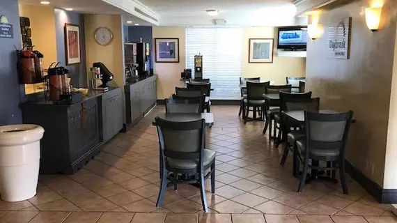 Days Inn by Wyndham Jacksonville Baymeadows | Florida - Jacksonville (ve civarı) - Jacksonville