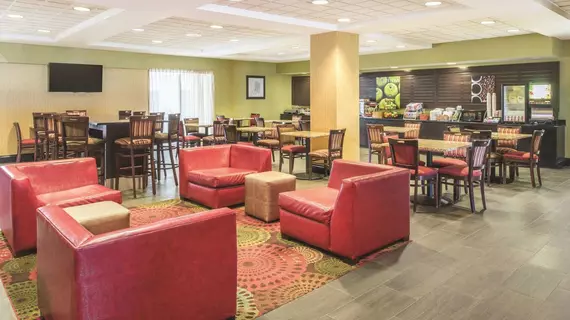 La Quinta by Wyndham St. Louis Airport-Riverport | Missouri - St. Louis (ve civarı) - Maryland Heights