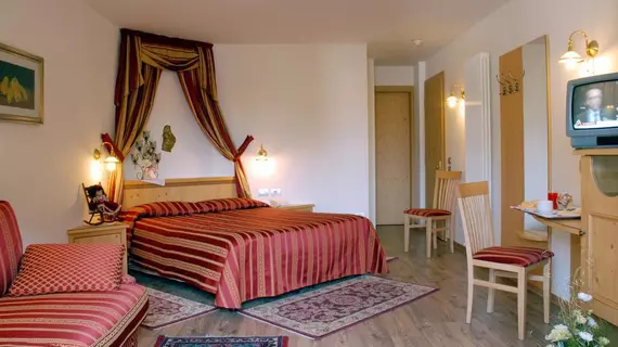 Hotel Sass Maor | Trentino-Alto Adige - Trento İli - Primiero San Martino di Castrozza - Transacqua